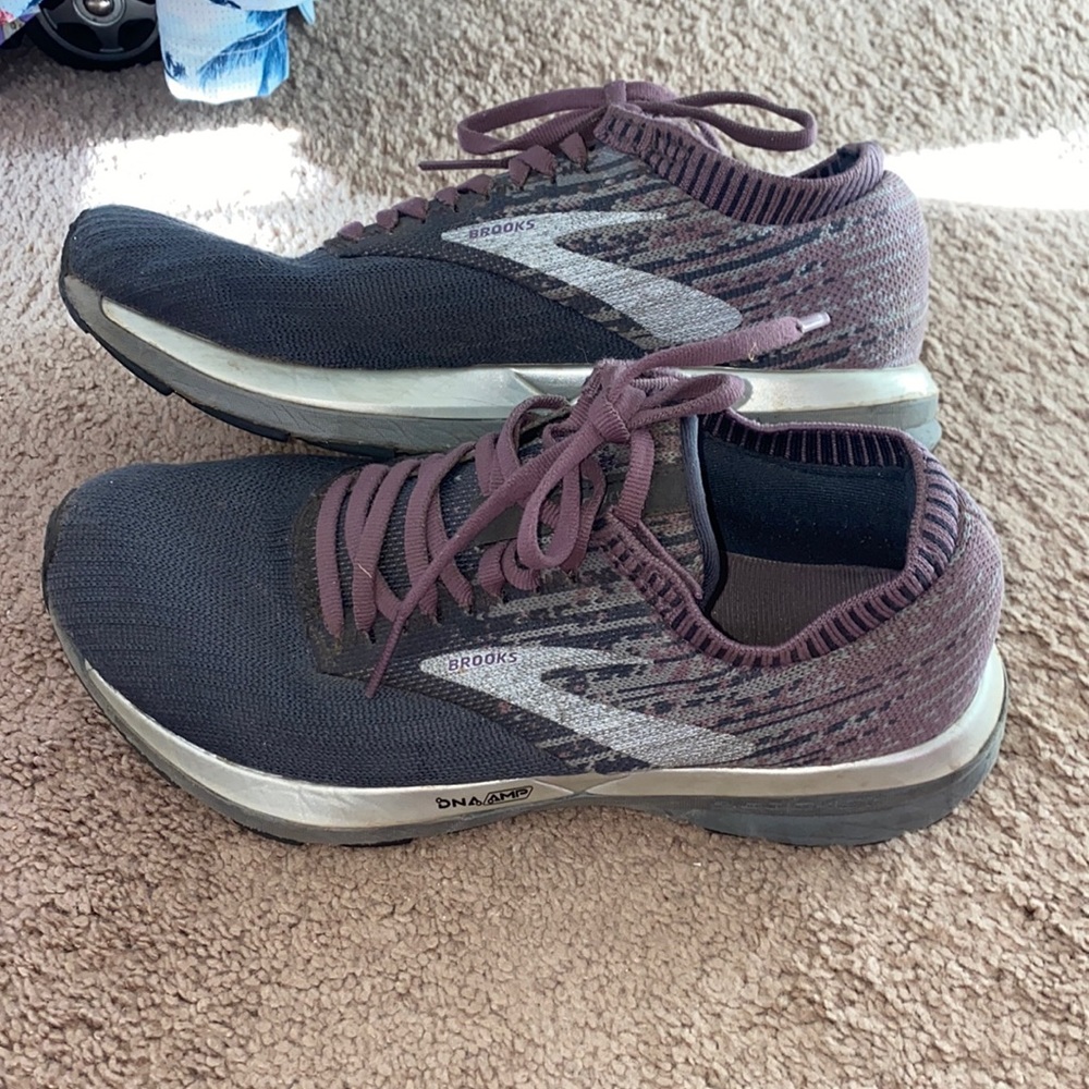 Ricochet brooks size 7.5